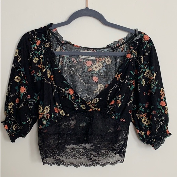 Urban Outfitters Tops - Floral crop top with lace trimming, lightly worn